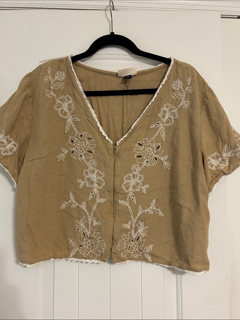 Universal Thread Tan Cropped V-Neck Floral Embroidered Blouse and Short Set